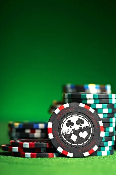 moana88 mobile app interface showing Liga 1 markets and live-dealer table options